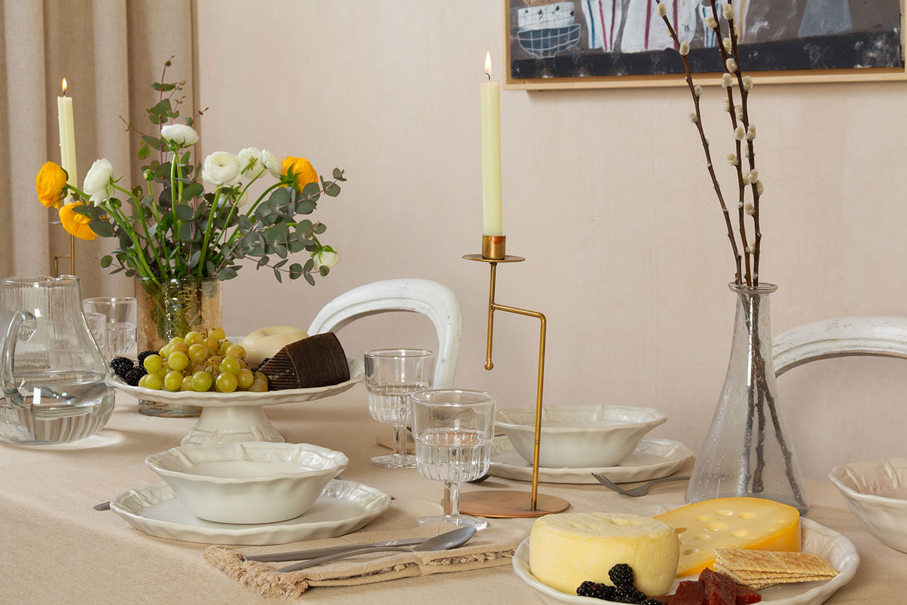 Simple et délicate, elle est indispensable pour vos repas de fête et mettre en évidence la décoration de la table. 